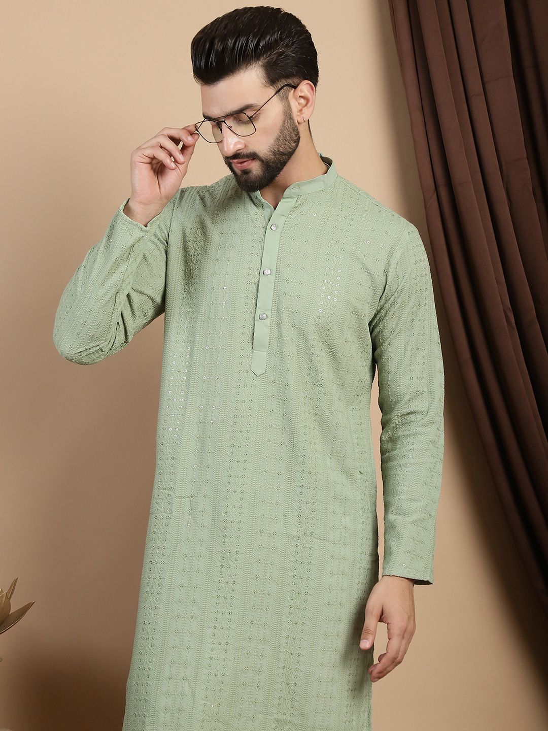 Motif Etnik Anouk Bersulam Kurta Lurus Kapas Tulen Bersulam dengan Churidar