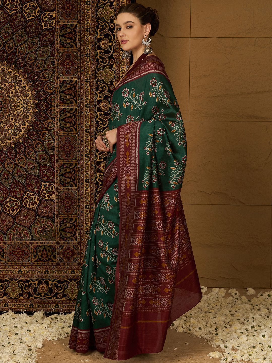 Saree mall Floral Silk Blend Ikat Sarees
