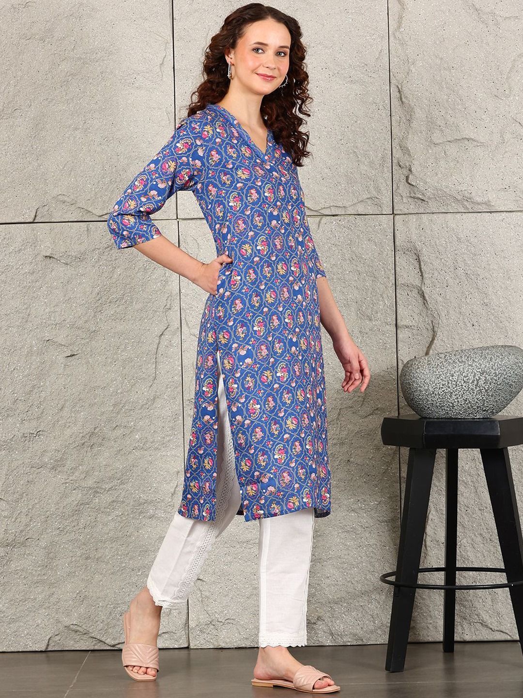 W Women Floral Printed Flared Sleeves Thread Work Kurta
