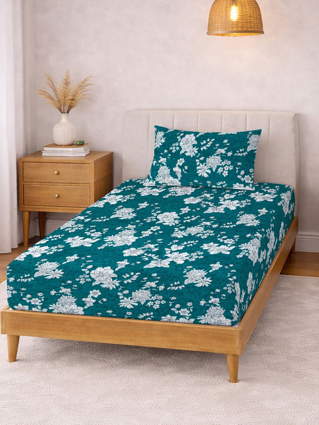 KLOTTHE Green & White Printed 300 TC Single Bedsheet With Pillow Cover-2.25 m x 1.5 m