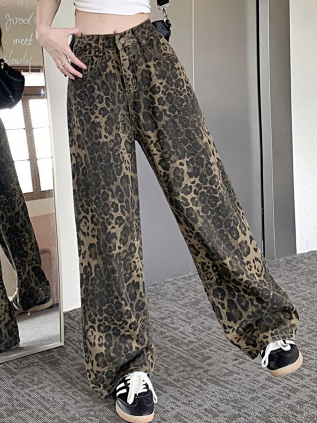 DressBerry Women Cotton Straight Fit High-Rise Light Fade Printed Jeans