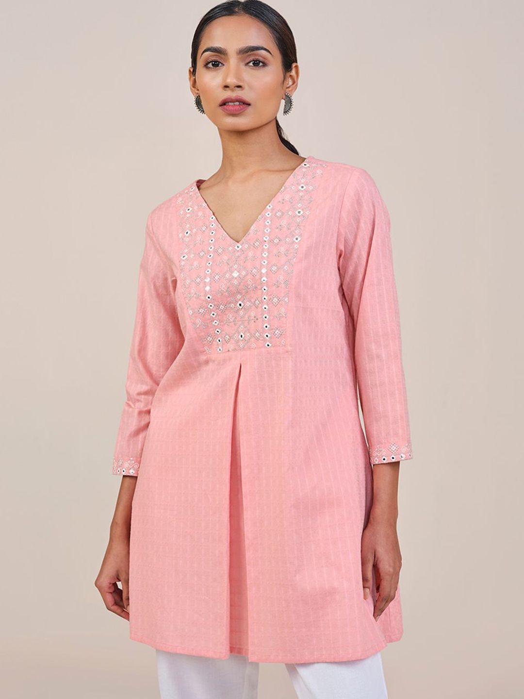 Global Desi Women Cotton V Neck Pink Tunic