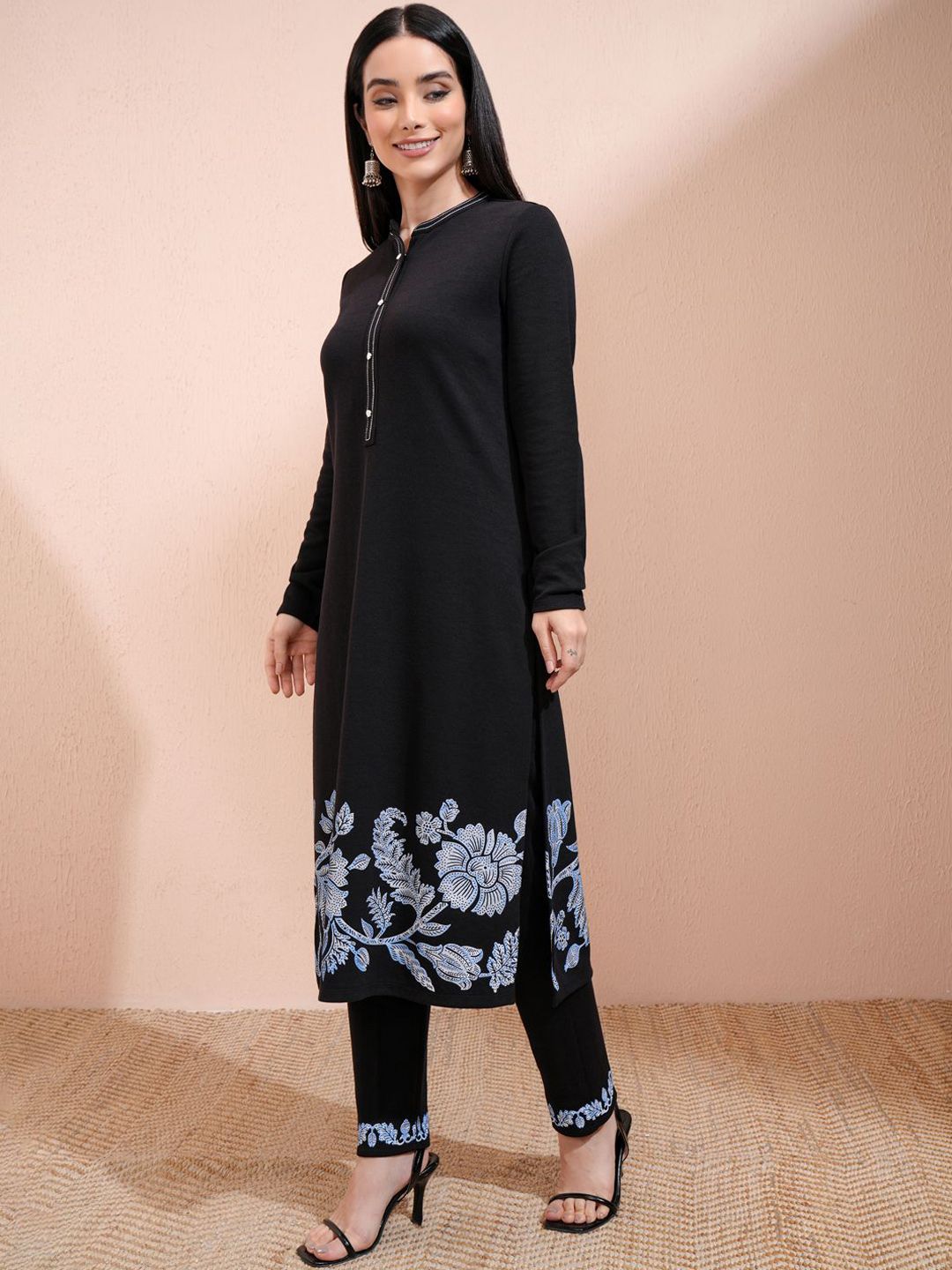 Vishudh Black Floral Printed Mandarin Collar Straight Kurta With Trousers