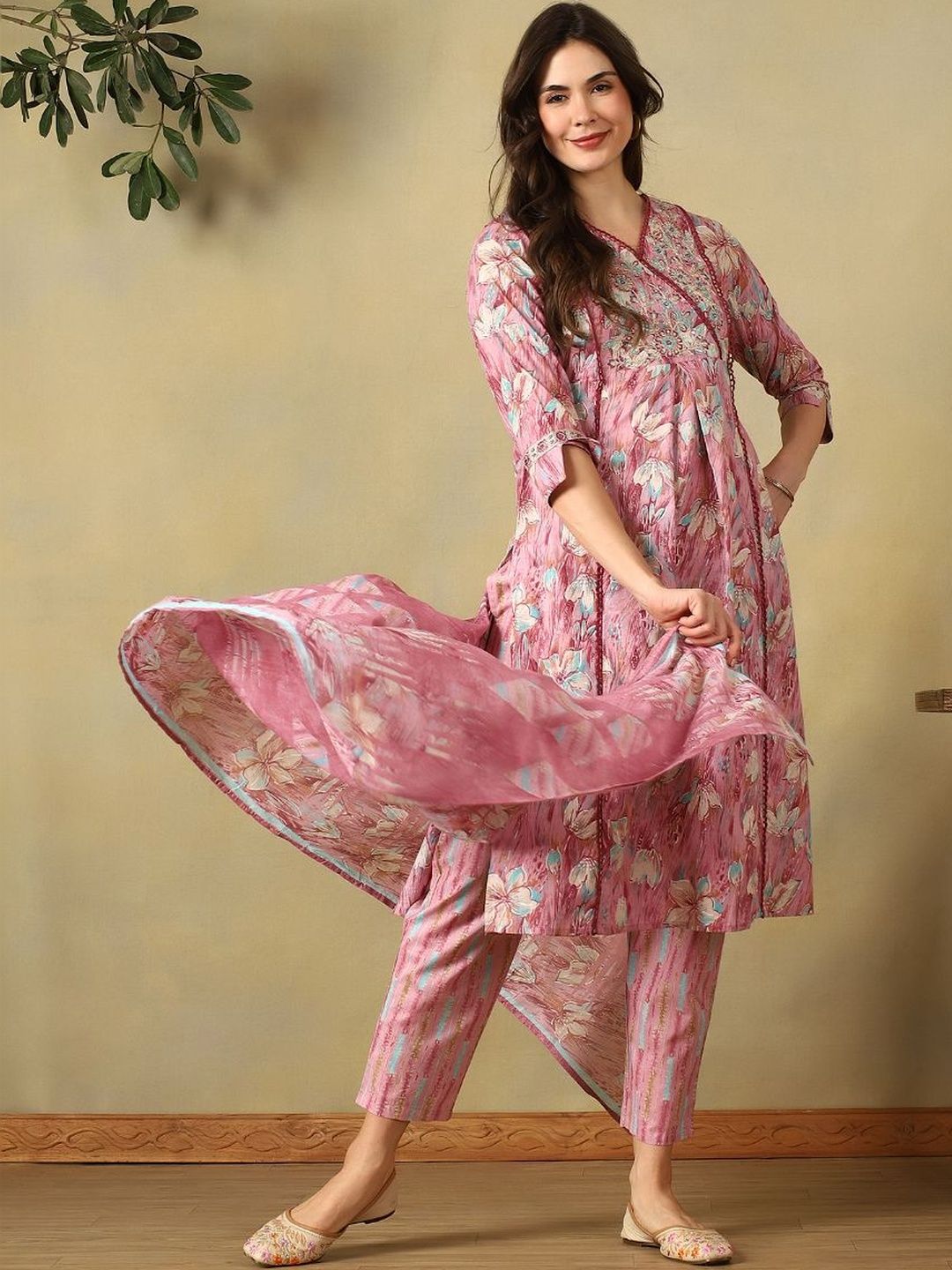 Mamicha Wanita Bercetak Bunga Angrakha Benang Bekerja Kapas Tulen Kurta dengan Seluar & Dengan Dupatta