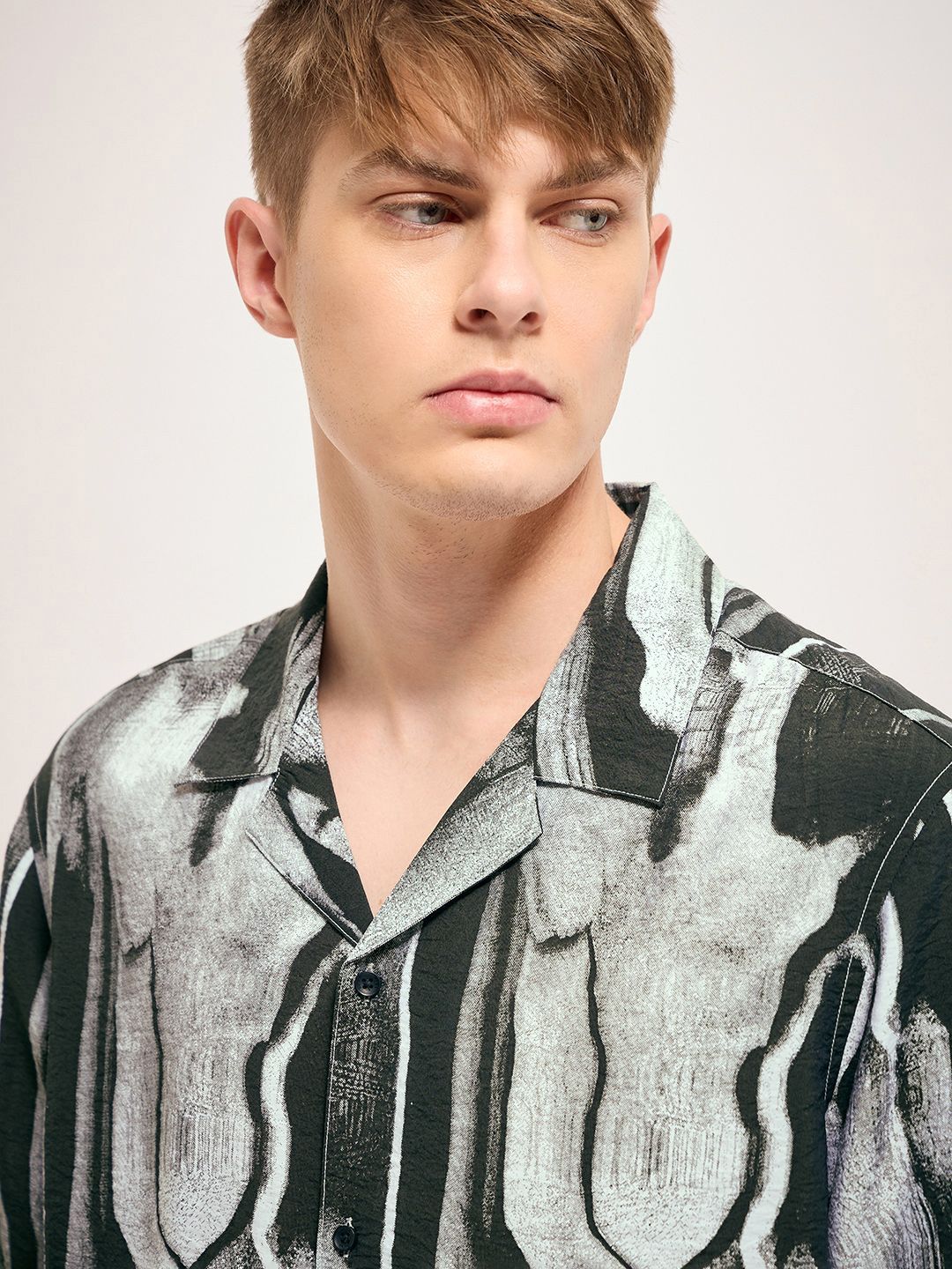 THE BEAR HOUSE Men Cuban Collar Abstract Printed Casual Shirt