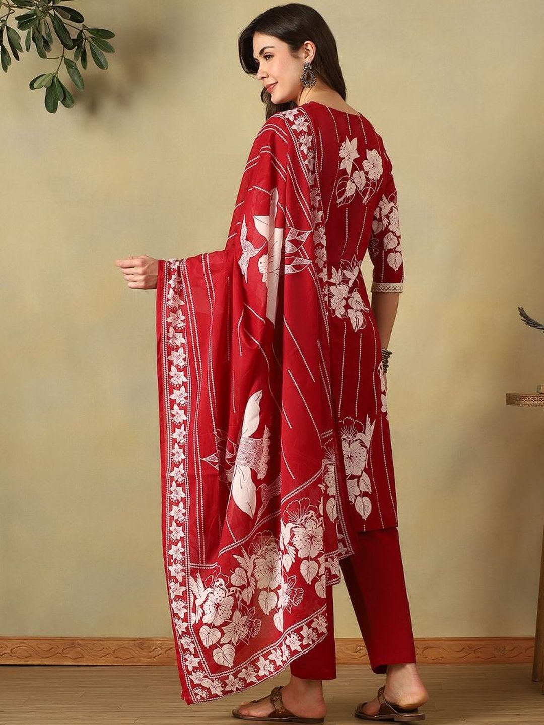 Mamicha Women Floral Printed Regular Pure Cotton Kurta with Trousers & With Dupatta