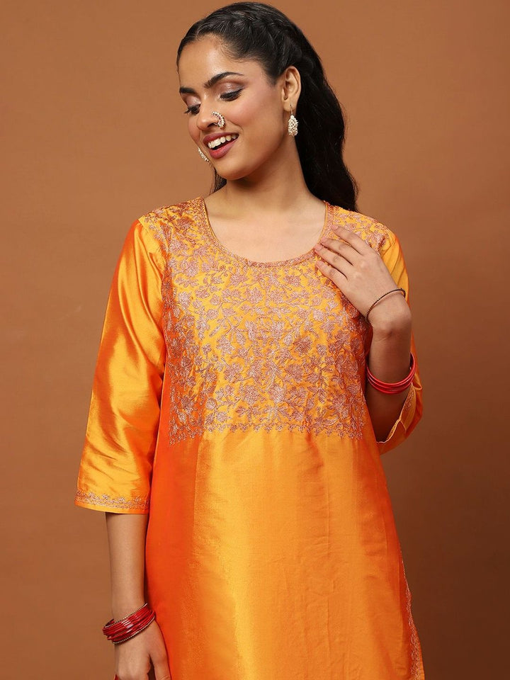 House of Chikankari HOC Embroidered Zari Kurta Set