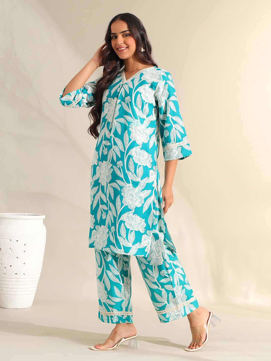 Mamicha Women Floral Printed Regular Pure Cotton Kurta with Palazzos