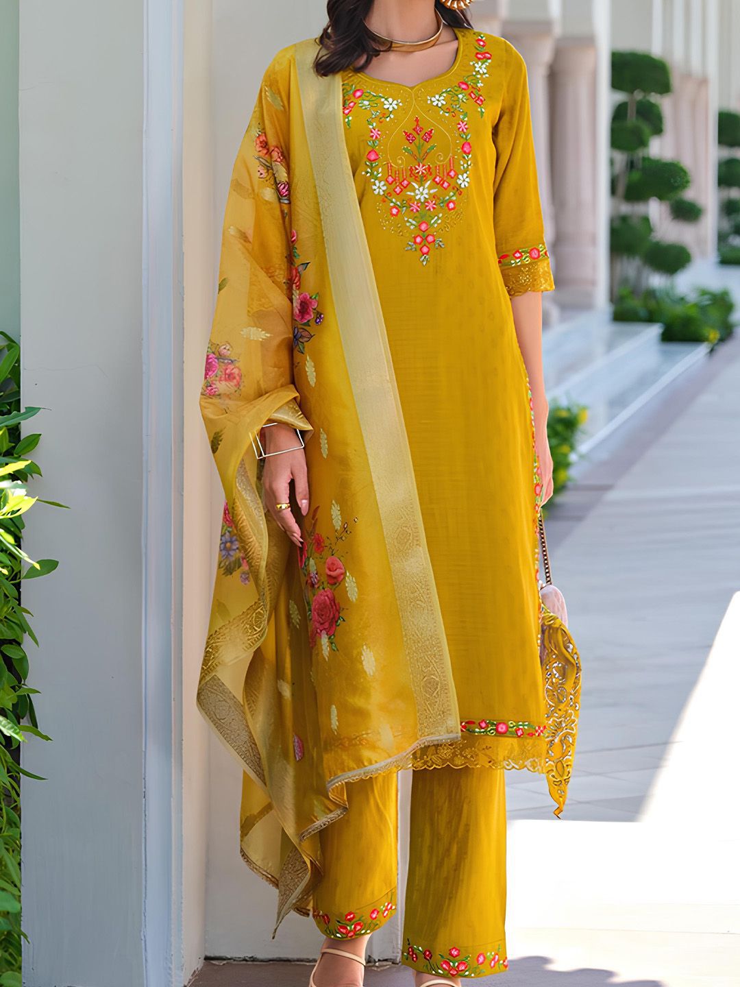 Varanga Women Floral Embroidered Regular Thread Work Kurta with Trousers & With Dupatta