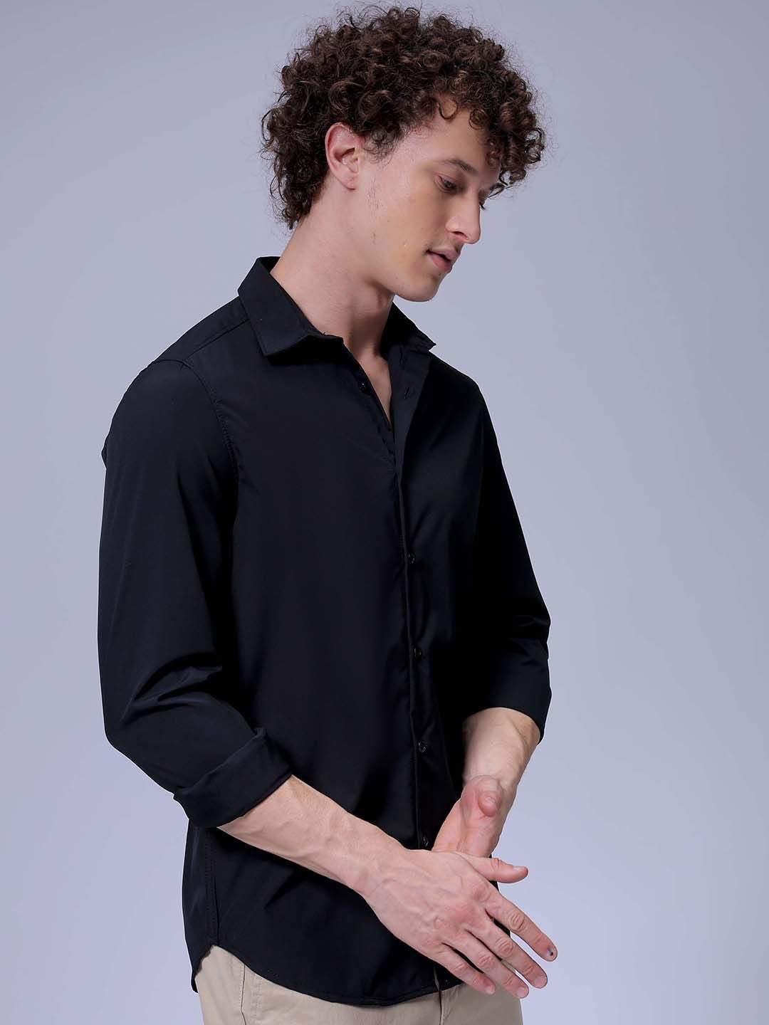 The Indian Garage Co Men Slim Fit Spread Collar Solid Casual Shirt