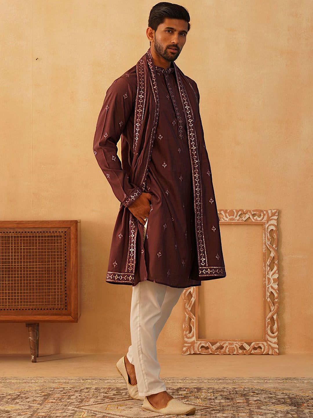 Jompers Men Floral Embroidered Regular Sequinned Kurta with Pyjamas & With Dupatta