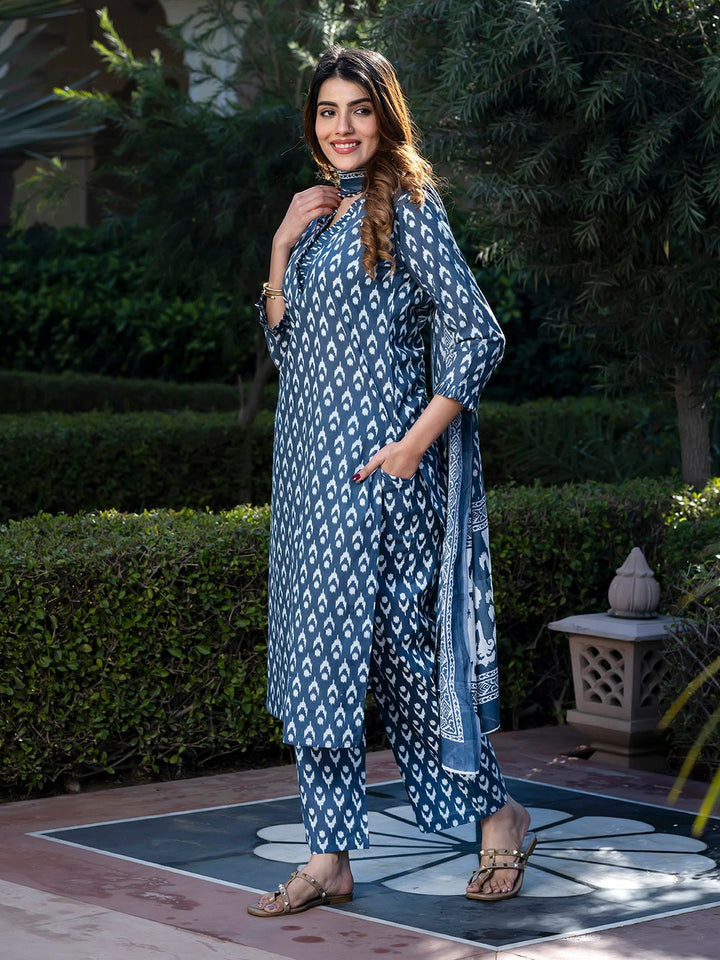 Kalini Floral Printed V-Neck Pure Cotton Straight Kurta dengan Palazzos dan Dupatta