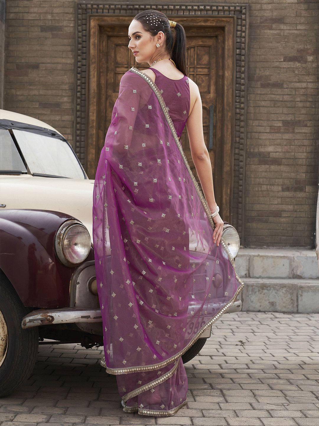 Tikhi Imli Ethnic Motifs Sequinned Net Saree