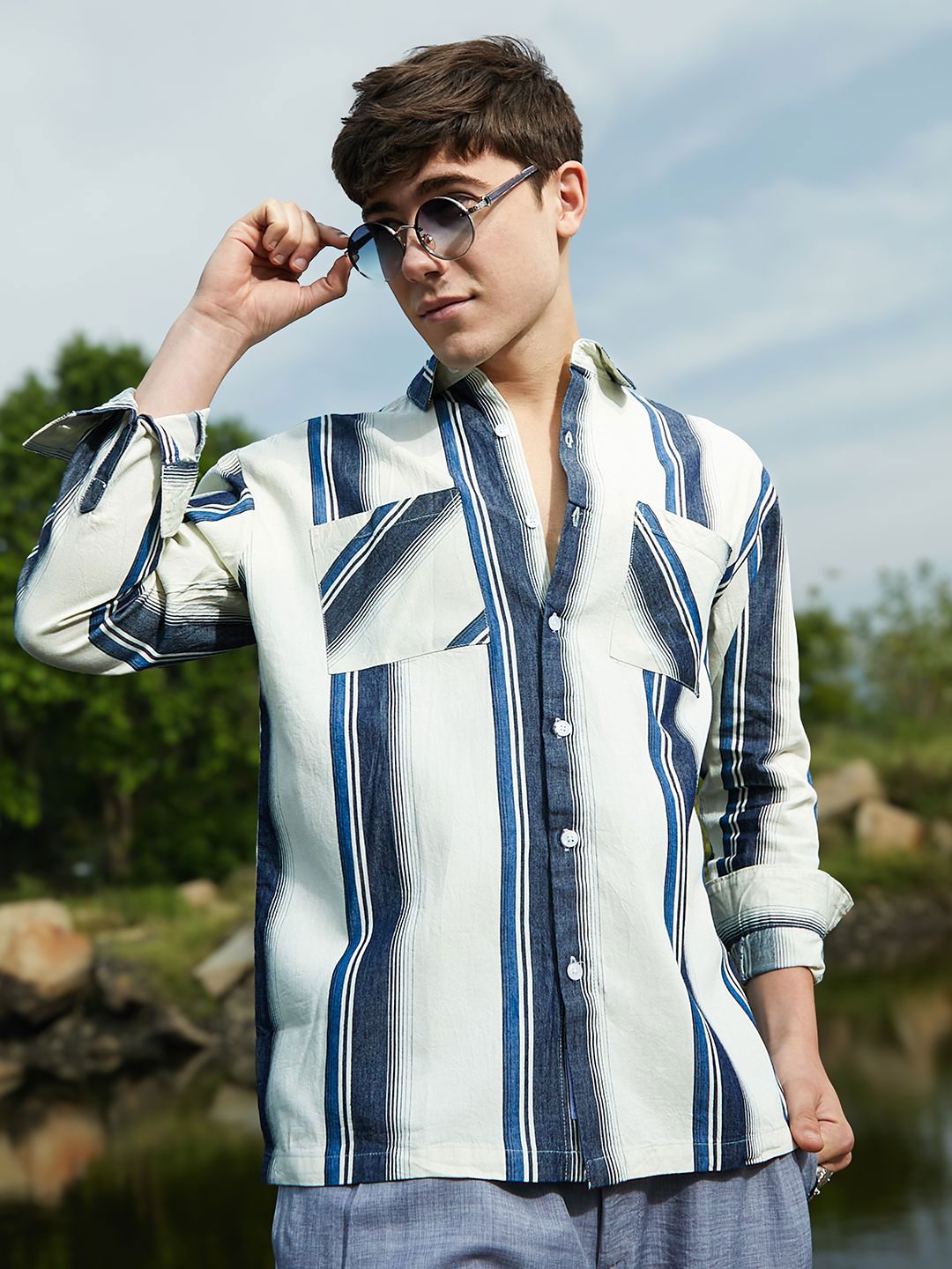 Campus Sutra Men Vertical Stripes Casual Shirt