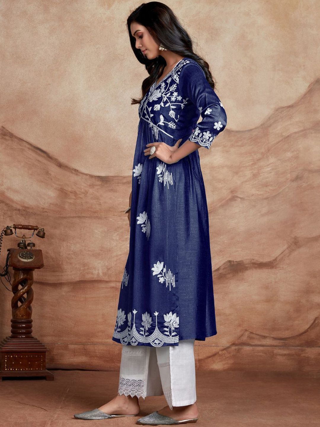 KALINI Ethnic Motifs Embroidered Chikankari Kurta