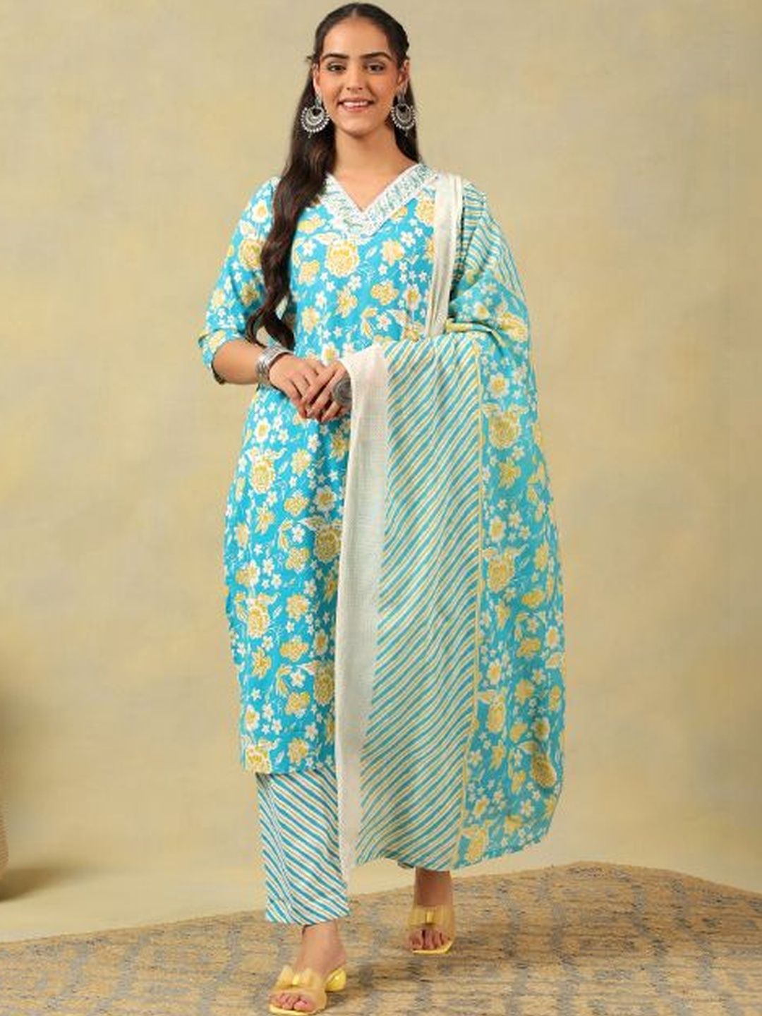 Mamicha Women Floral Printed Regular Thread Work Pure Cotton Kurta with Palazzos & With Dupatta