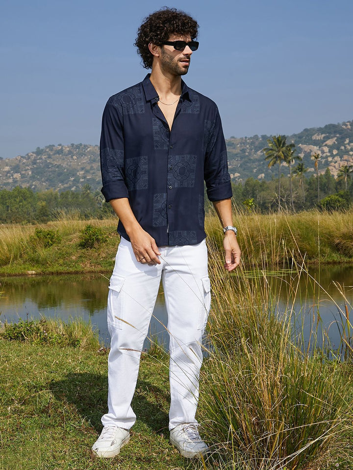 Campus Sutra Men Comfort Fit Spread Collar Geometric Printed Casual Shirt