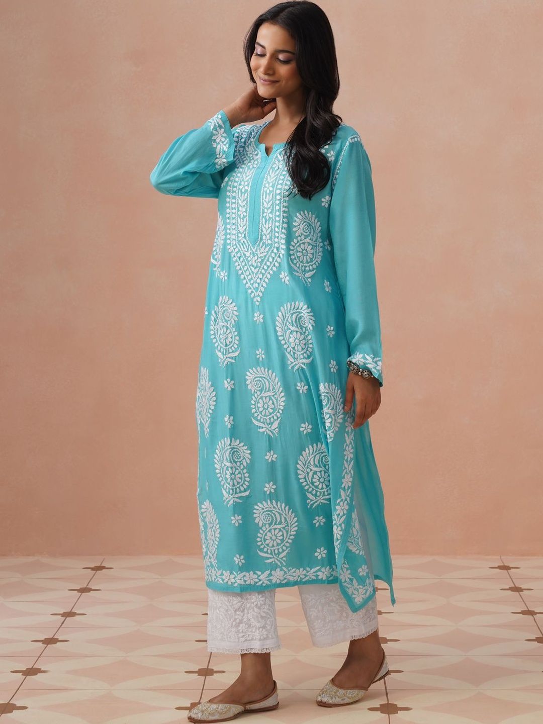 Rumah Wanita Chikankari Motif Etnik Bersulam Kurta Chikankari