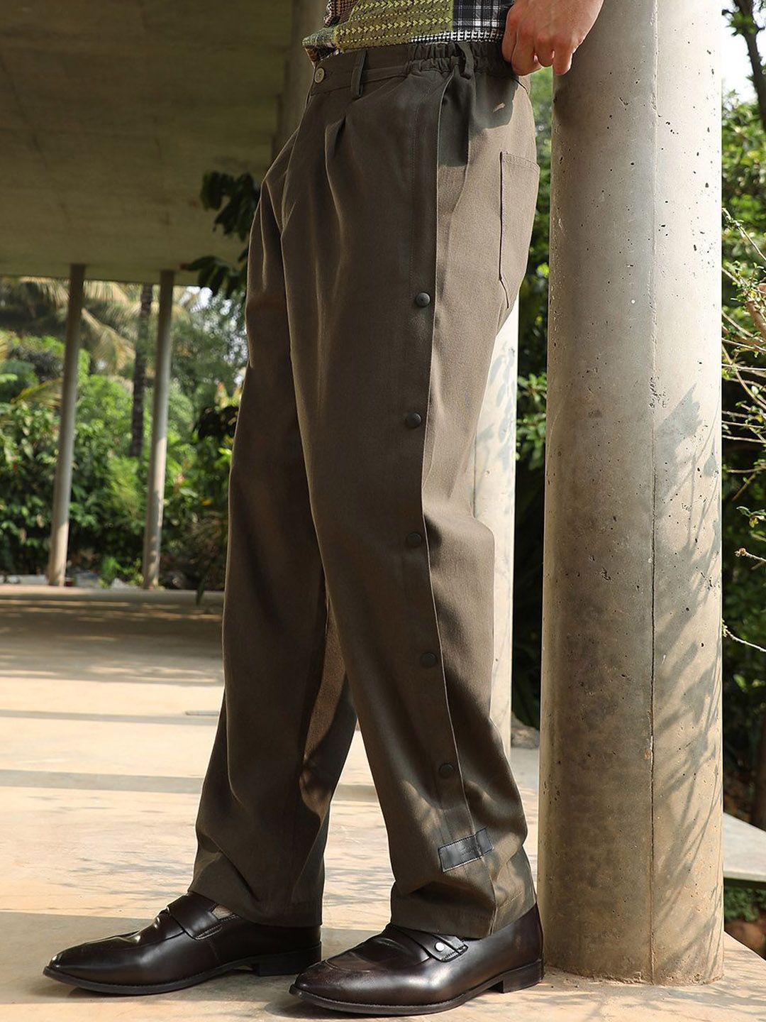 Campus Sutra Men Relaxed Fit Comfort Trousers