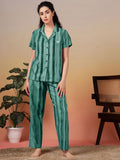 Klotthe wanita bergaris baju baju baju baju malam