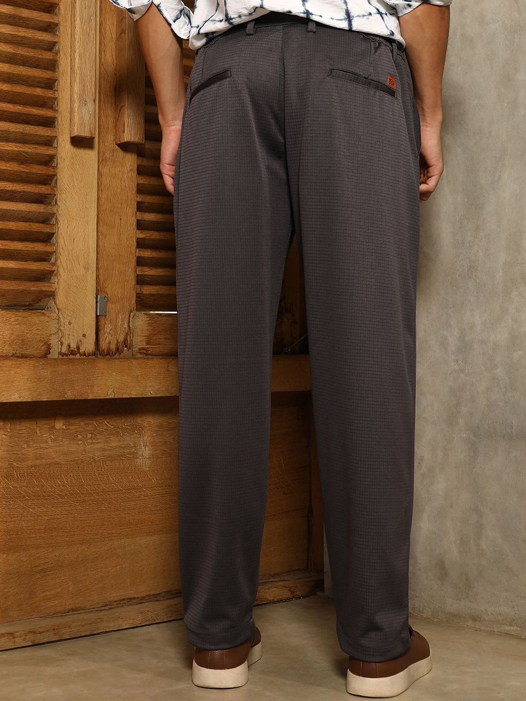 Campus Sutra Men Solid Relaxed Fit Comfort Trousers