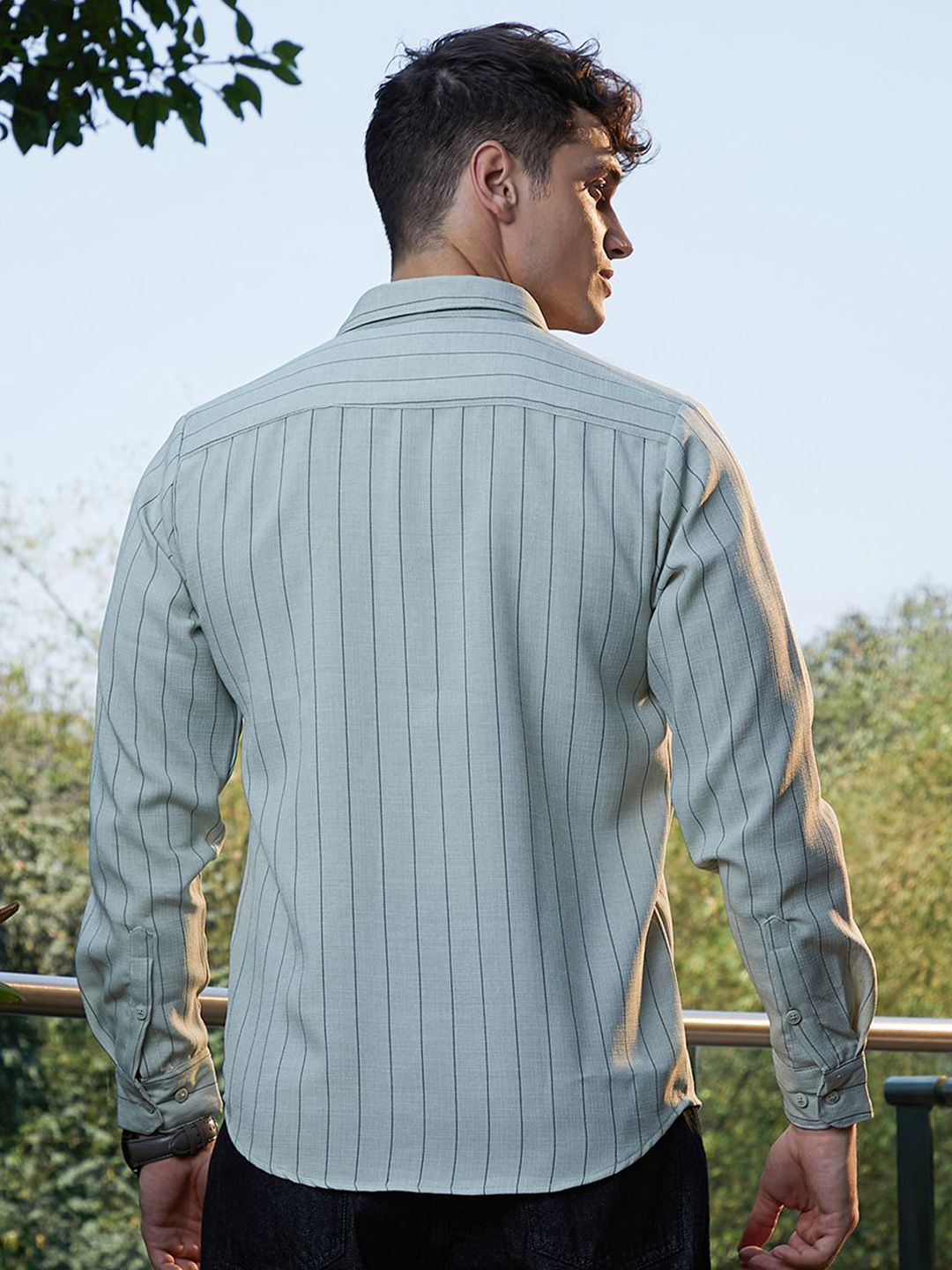 Campus Sutra Men Classic Fit Spread Collar Vertical Striped Cotton Casual Shirt