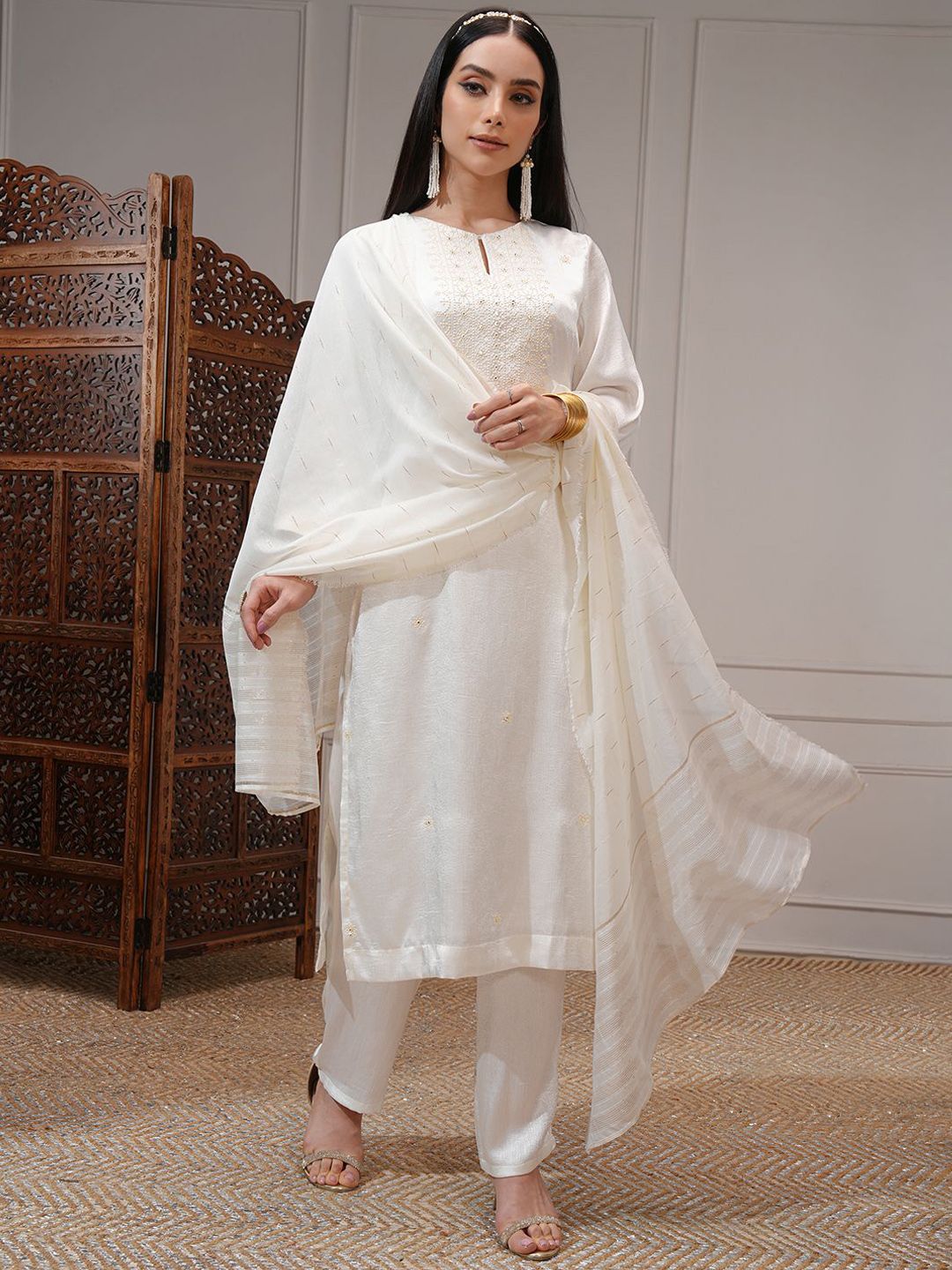 Vishudh Women Embroidered Straight Kurta With Regular Pants & Organza Dupatta