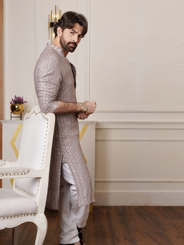SOJANYA Men Embroidered Thread Work Kurta
