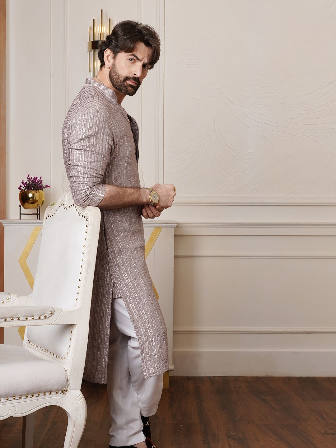 SOJANYA Men Embroidered Thread Work Kurta