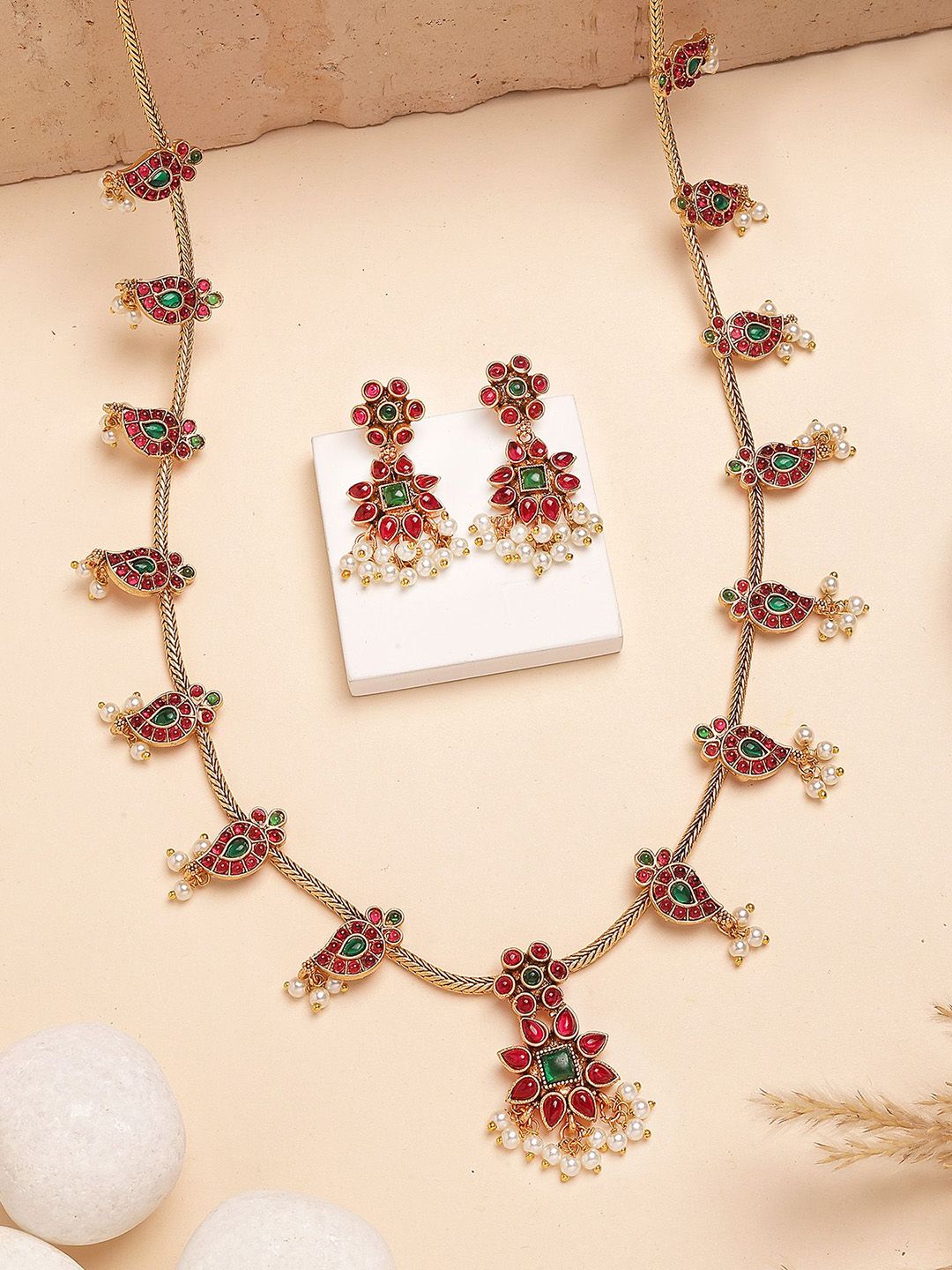 Karatcart Gold-Plated Stone Studded Floral Design Rani Haar Kalung dan Anting-anting