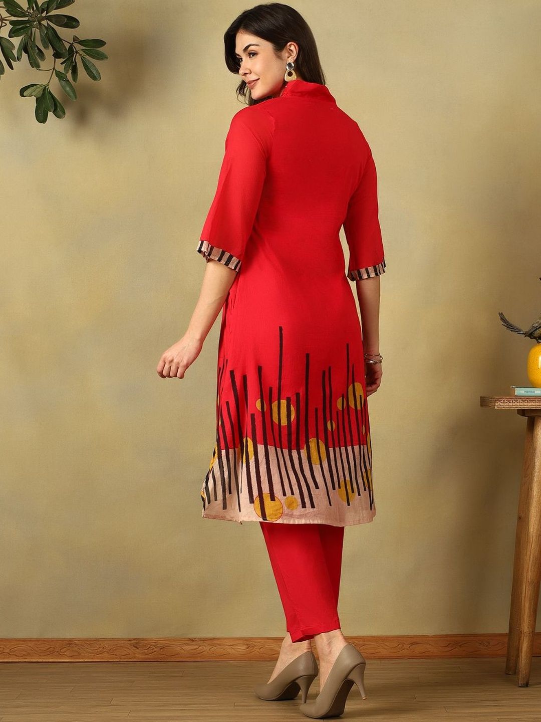 Mamicha Women Printed Regular Beads and Stones Pure Cotton Kurta with Trousers
