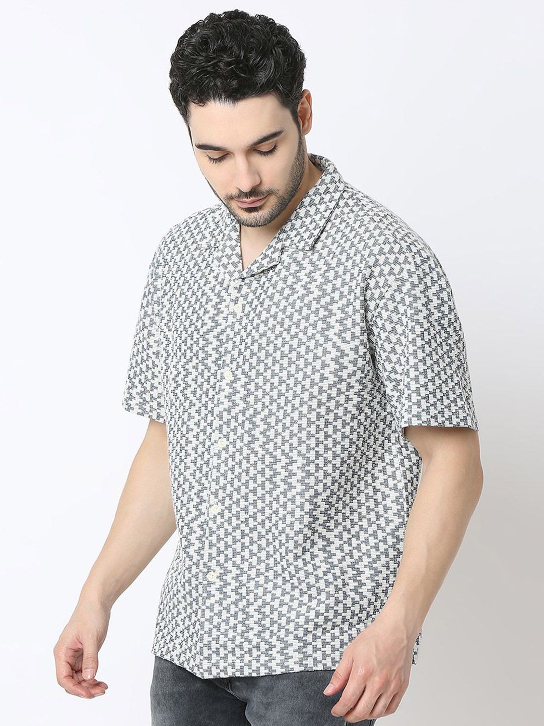 SPYKAR Men Relaxed Fit Cuban Collar Geometric Printed Cotton Casual Shirt