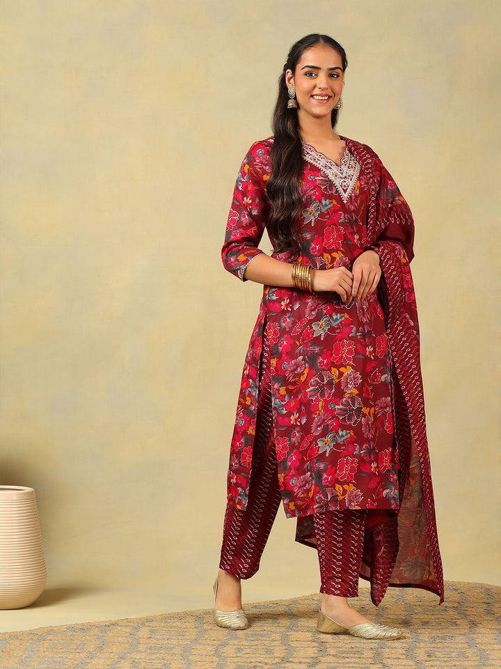 Mamicha Women Floral Printed Regular Thread Work Pure Cotton Kurta with Trousers & With Dupatta
