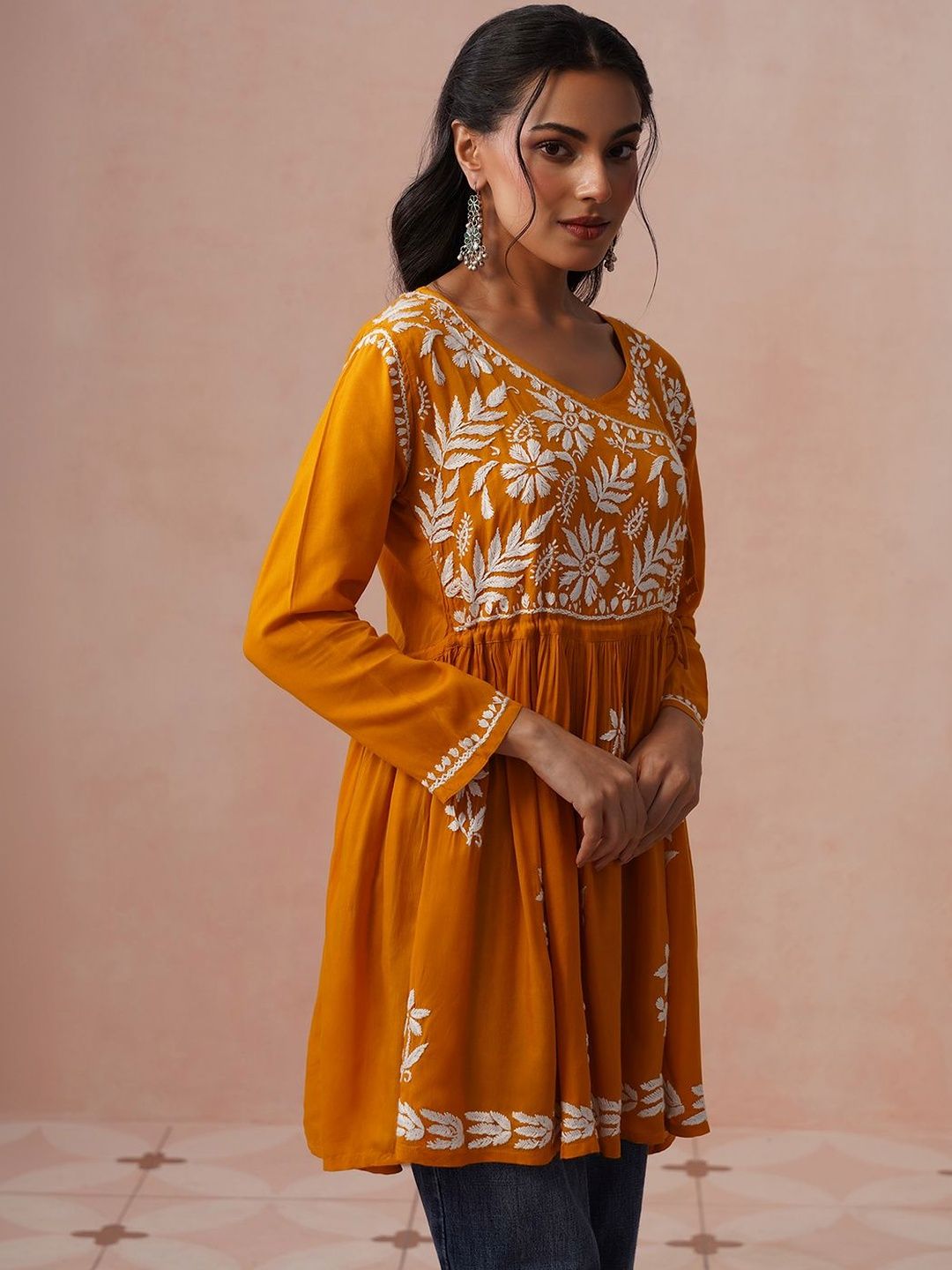 House of Chikankari Women Floral Embroidered Chikankari Kurta
