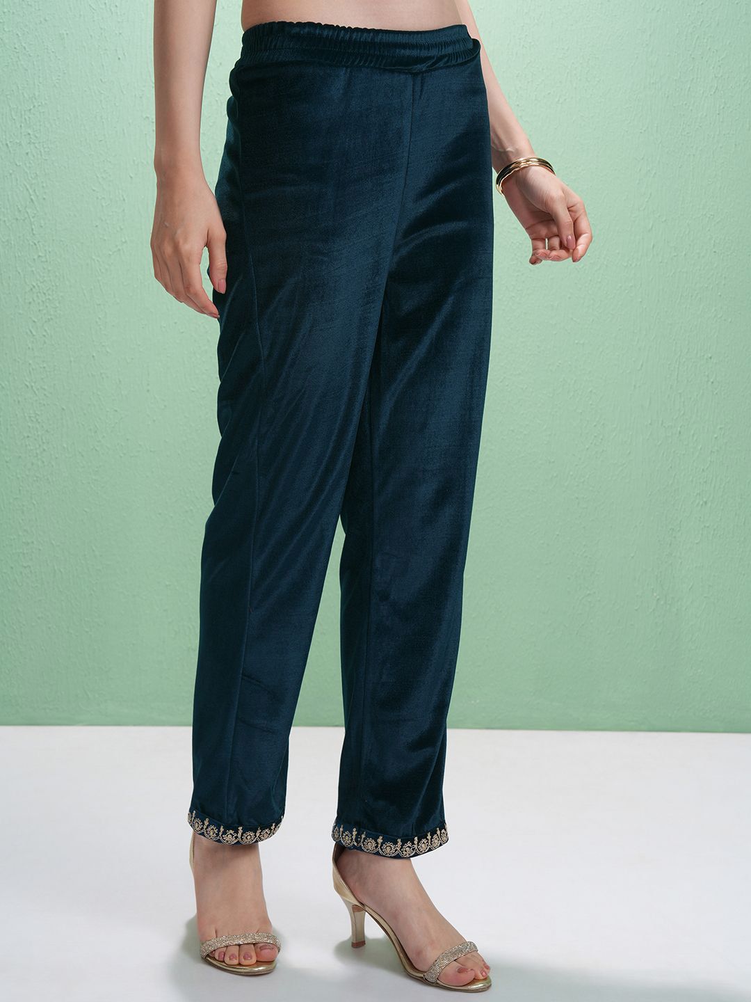 Vishudh Women Ethnic Motifs Yoke Design Regular Thread Work Kurta with Trousers & With Dupatta