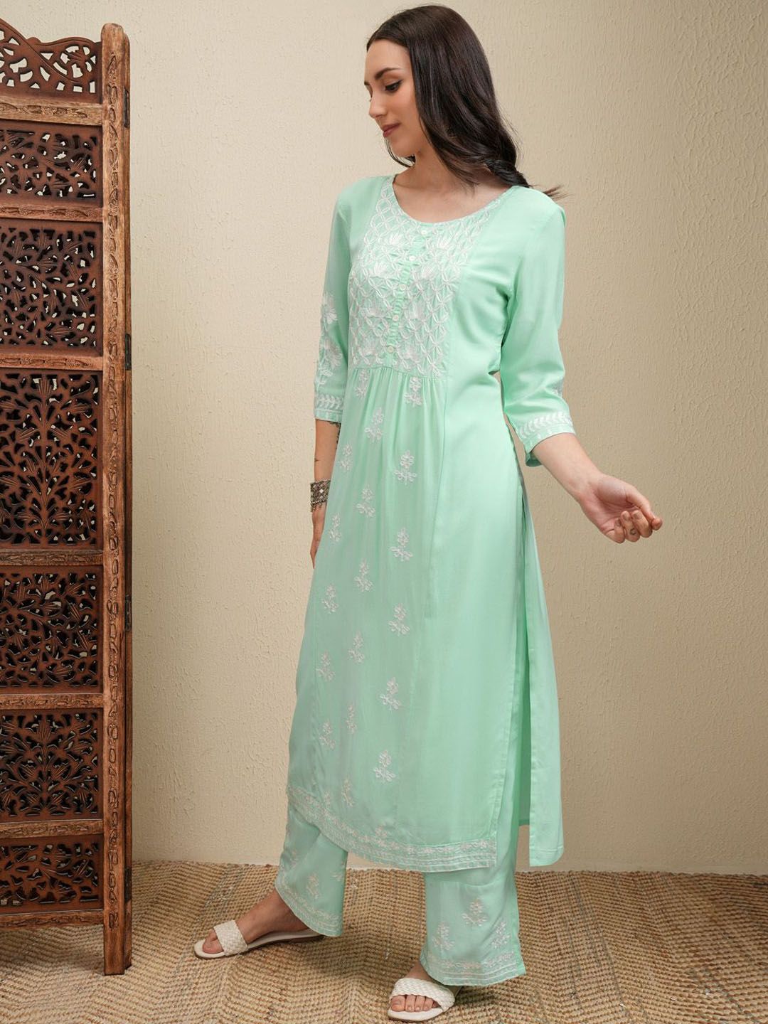 Vishudh Green Floral Embroidered Thread Work Regular Kurta with Trouser