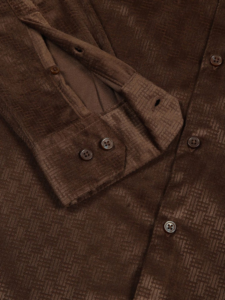Thomas Scott Men Classic Spread Collar Textured Solid Slim Fit Casual Shirt
