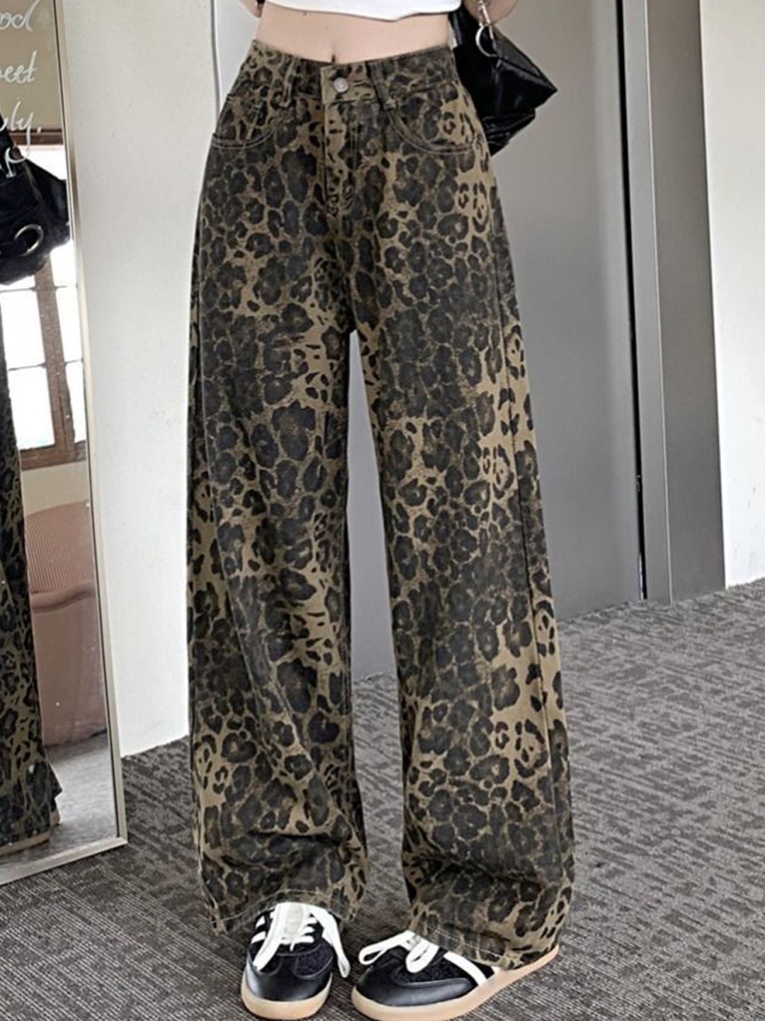 DressBerry Women Cotton Straight Fit High-Rise Light Fade Printed Jeans