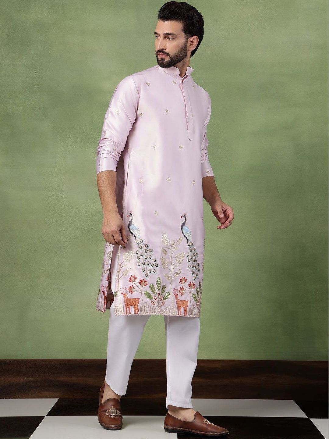SOJANYA Men Floral Embroidered Thread Work Kurta