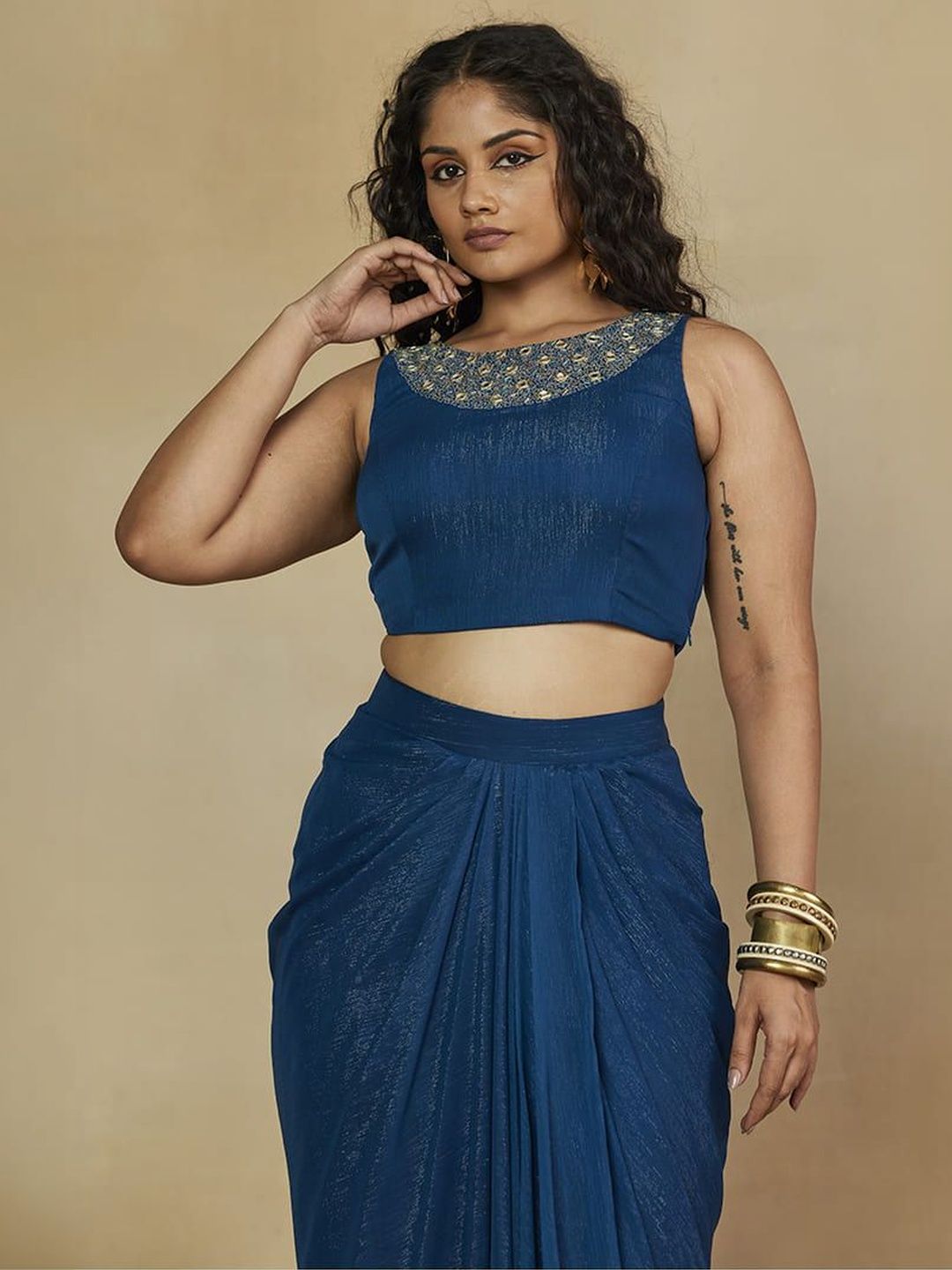 Set Crop Top Leher Bulat Bersulam Mamicha & Skirt