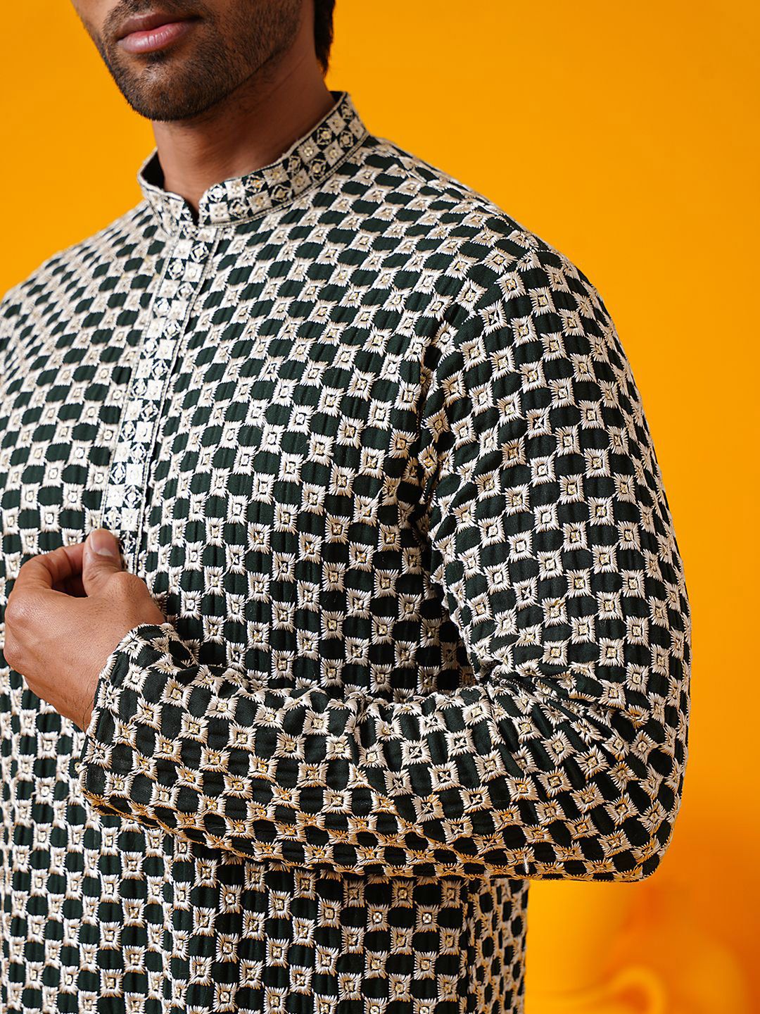 SOJANYA Benang Kolar Mandarin Bersulam Geometrik Bekerja Kurta Lurus