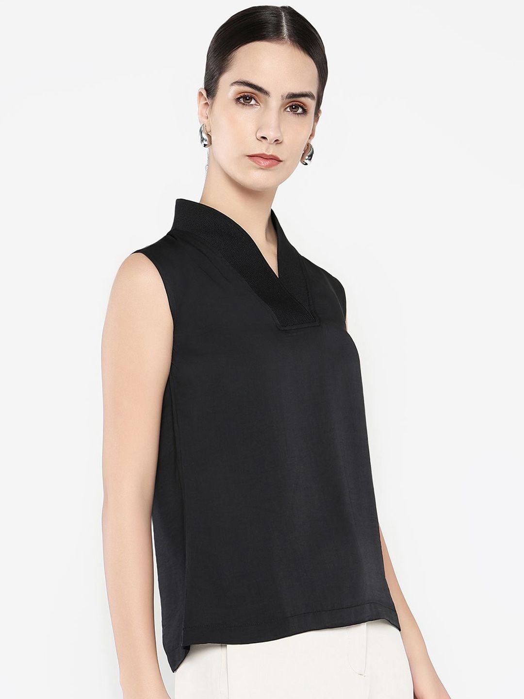 Rareism Women Solid V-Neck Top