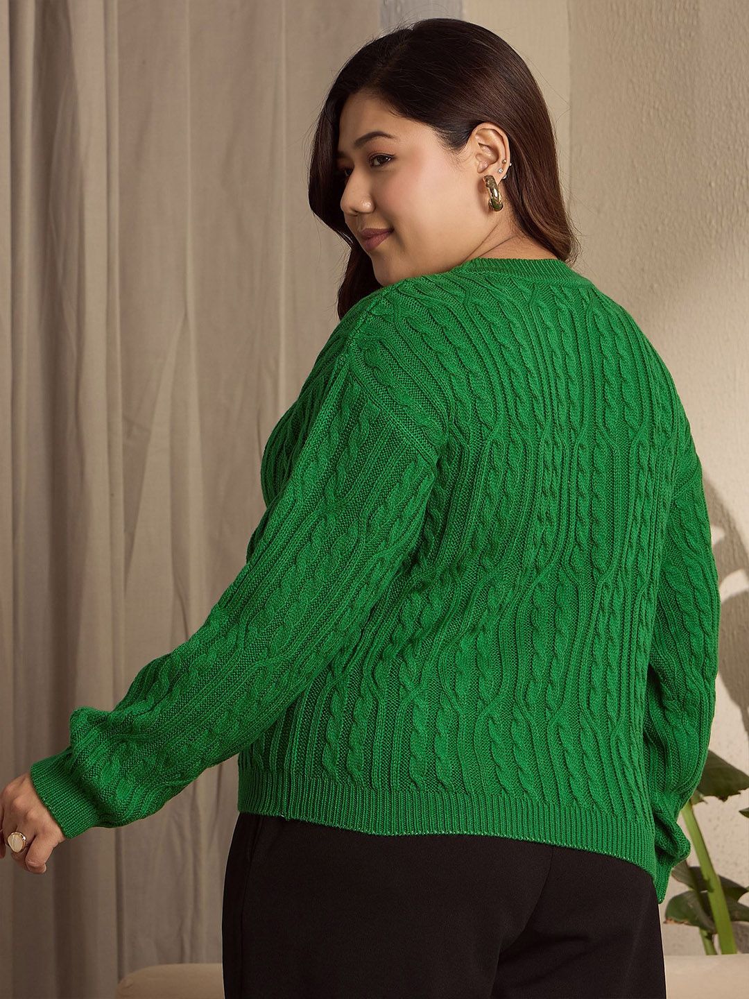 Berrylush Curve Women Plus Size Cable Knit Round Neck Pullover Sweater