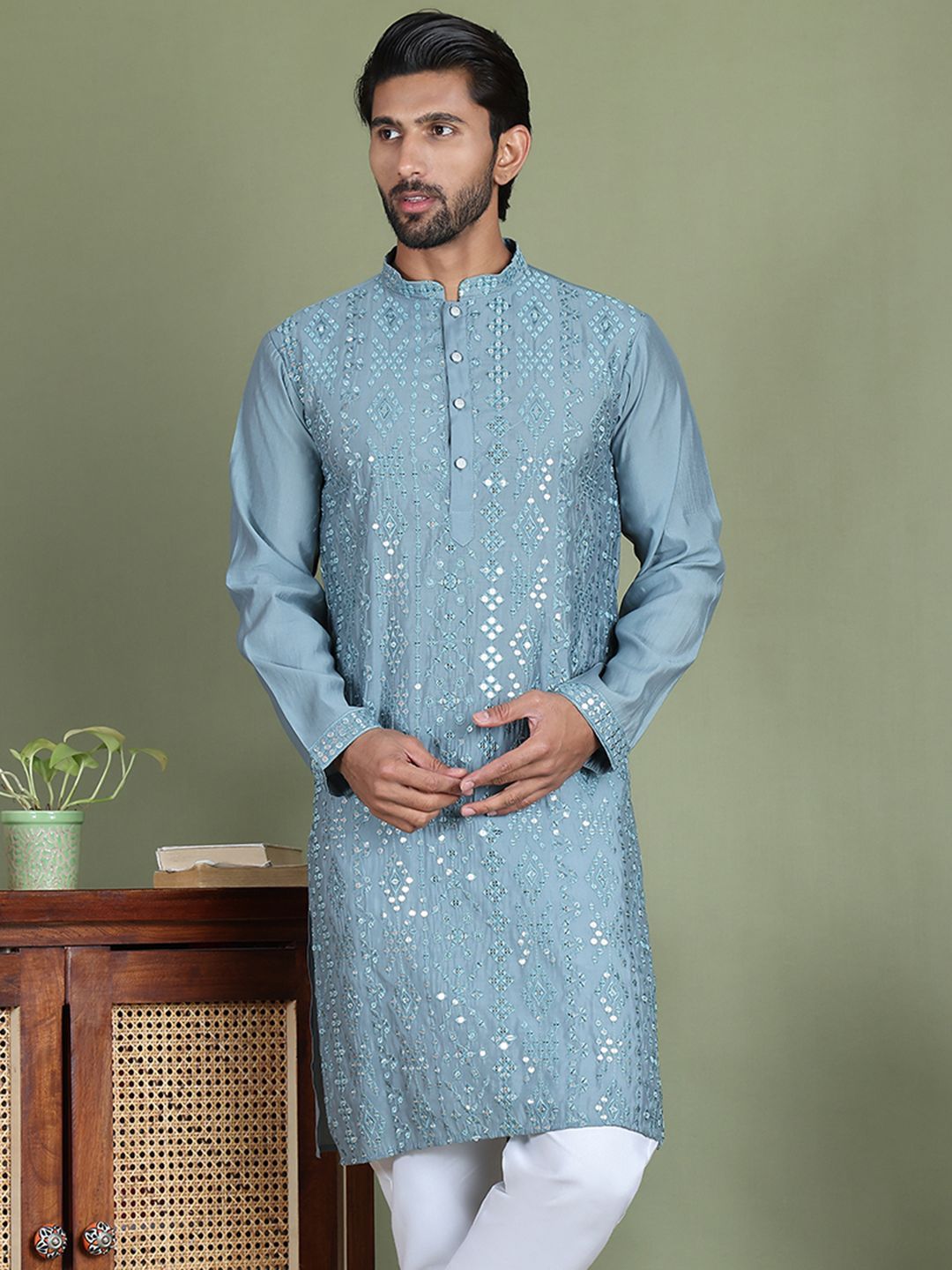 Jompers Ethnic Motifs Embroidered Mirror Work Mandarin Collar Straight Kurta