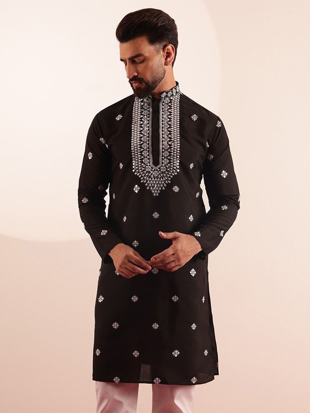 SOJANYA Men Embroidered Mirror Work Kurta