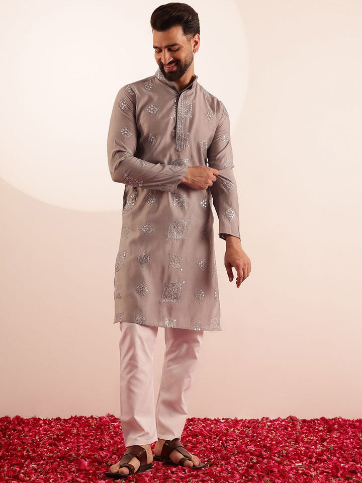SOJANYA Men Embroidered Mirror Work Kurta