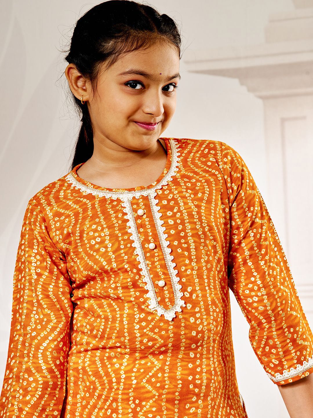 VASTRAMAY Girls Bandhani Printed Regular Kurta with Patiala