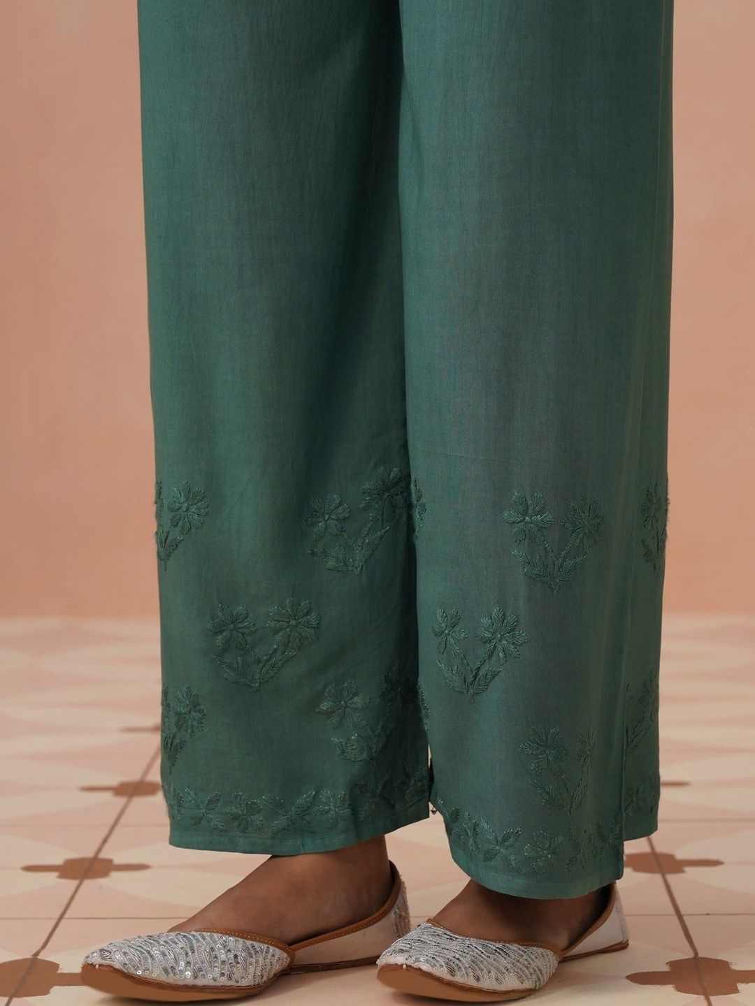 Rumah Chikankari Kurta Chikankari Biasa Wanita dengan Seluar