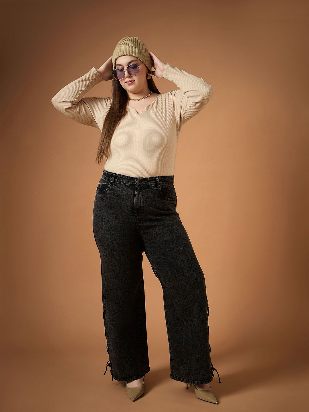 Sassafras Curve Sweetheart Leher Atas