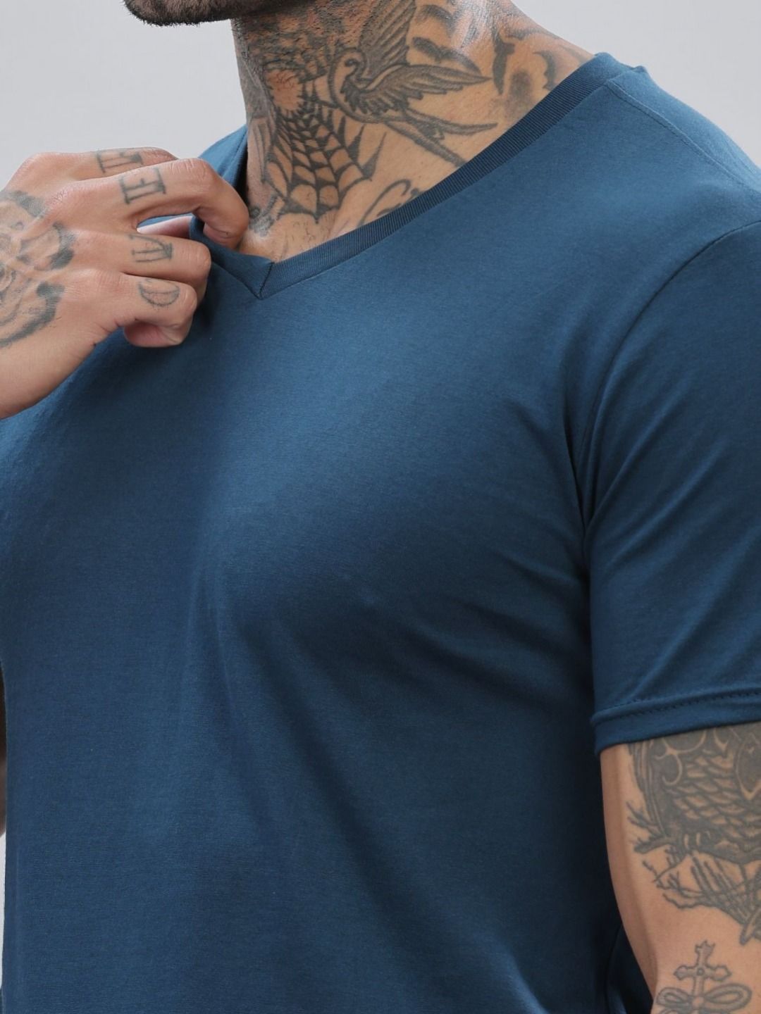 ADRO Lelaki Solid V-Neck Cotton T-shirt